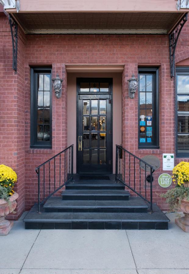 Chamberlin Inn Cody Exterior photo