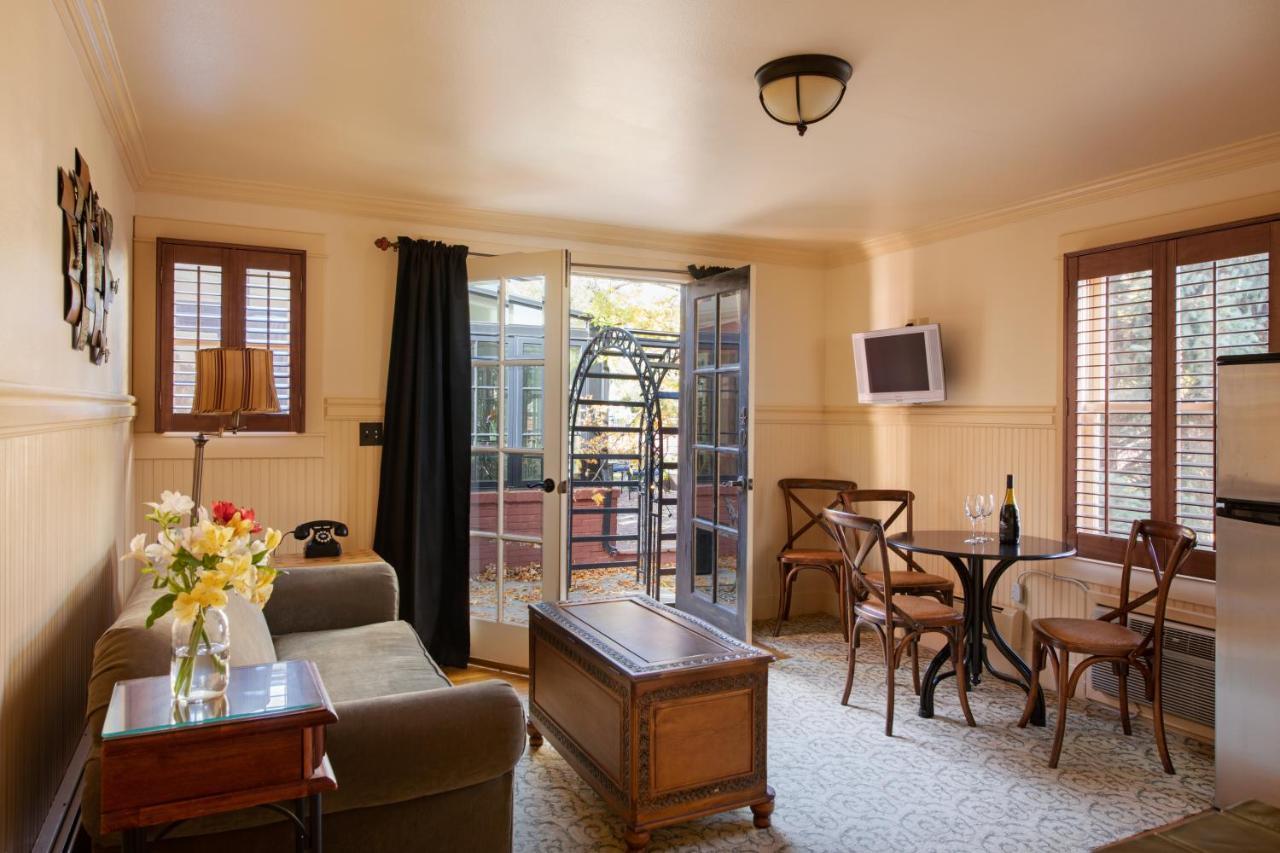 Chamberlin Inn Cody Exterior photo