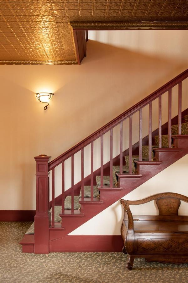 Chamberlin Inn Cody Exterior photo