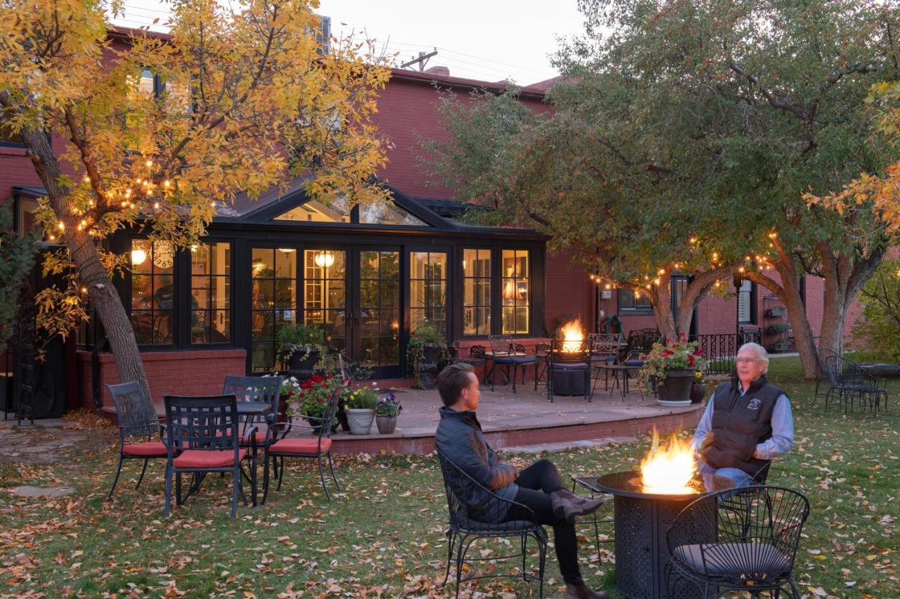 Chamberlin Inn Cody Exterior photo
