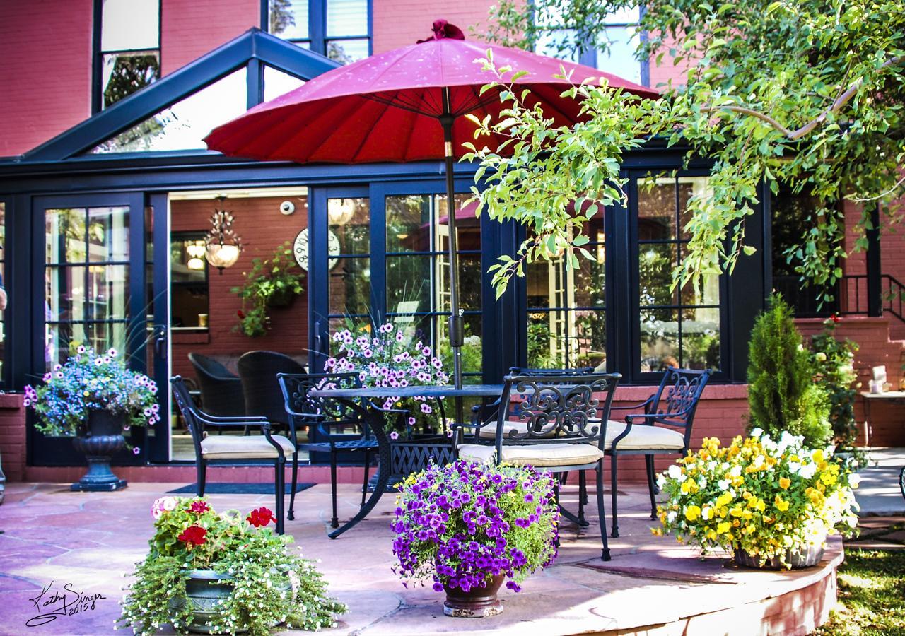 Chamberlin Inn Cody Exterior photo